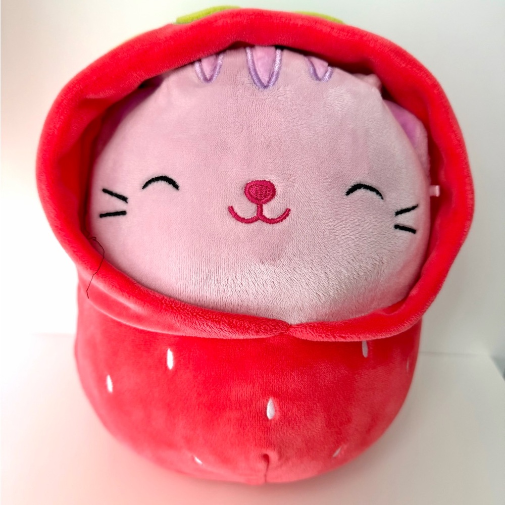 SQUISHMALLOWS 8” Laura the Cat in Strawberry Hoodie Plush– Claire’s Exclusive
